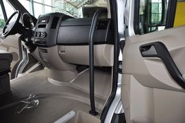 2012款奔驰凌特2.1L手动中轴版14座