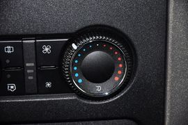 2012款奔驰凌特2.1L手动中轴版14座