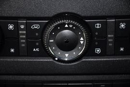 2012款奔驰凌特2.1L手动中轴版14座