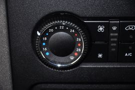 2012款奔驰凌特2.1L手动中轴版14座