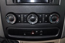 2012款奔驰凌特2.1L手动中轴版14座