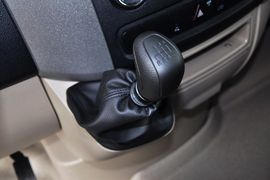 2012款奔驰凌特2.1L手动中轴版14座