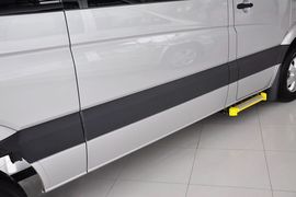2012款奔驰凌特2.1L手动中轴版14座