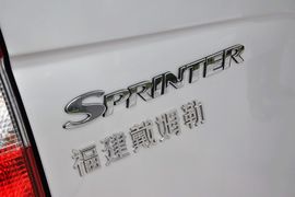 2012款奔驰凌特2.1L手动中轴版14座