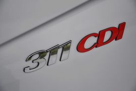 2012款奔驰凌特2.1L手动中轴版14座