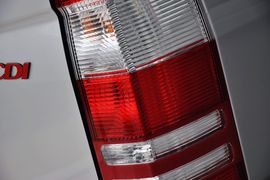 2012款奔驰凌特2.1L手动中轴版14座
