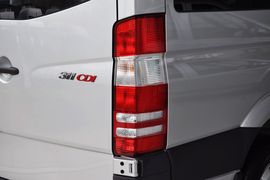 2012款奔驰凌特2.1L手动中轴版14座