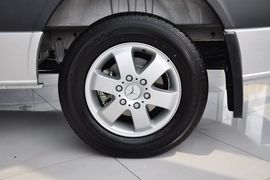 2012款奔驰凌特2.1L手动中轴版14座