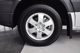 2012款奔驰凌特2.1L手动中轴版14座