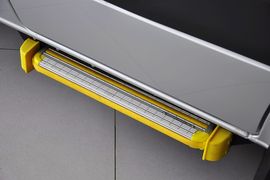 2012款奔驰凌特2.1L手动中轴版14座