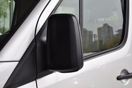 2012款奔驰凌特2.1L手动中轴版14座