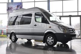 2012款奔驰凌特2.1L手动中轴版14座