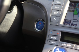 2012款丰田普锐斯1.8L试驾实拍