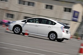 2012款丰田普锐斯1.8L试驾实拍