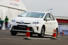 2012款丰田普锐斯1.8L试驾实拍