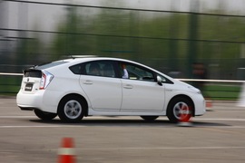 2012款丰田普锐斯1.8L试驾实拍