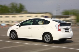 2012款丰田普锐斯1.8L试驾实拍