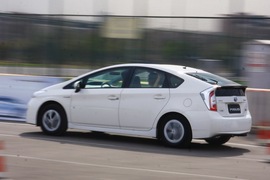 2012款丰田普锐斯1.8L试驾实拍