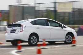 2012款丰田普锐斯1.8L试驾实拍