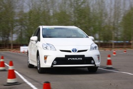 2012款丰田普锐斯1.8L试驾实拍