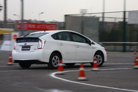 2012款丰田普锐斯1.8L试驾实拍