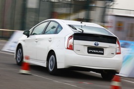 2012款丰田普锐斯1.8L试驾实拍