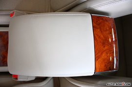 2008款别克君越混合动力内饰