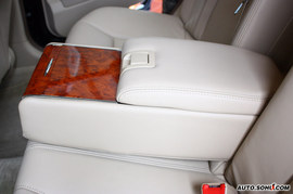 2008款别克君越混合动力内饰