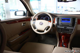 2008款别克君越混合动力内饰