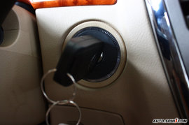 2008款别克君越混合动力内饰