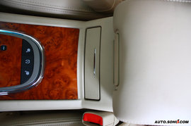 2008款别克君越混合动力内饰