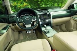 驾驶广汽丰田凯美瑞