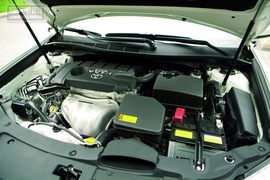 驾驶广汽丰田凯美瑞