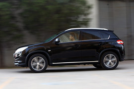 2012款进口标致4008实拍