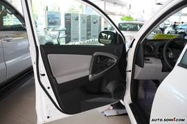 2008款丰田RAV4内饰