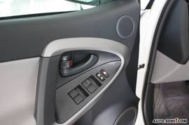 2008款丰田RAV4内饰