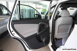 2008款丰田RAV4内饰