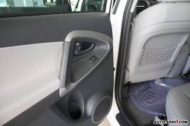 2008款丰田RAV4内饰