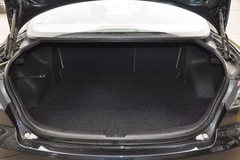 2011款马自达62.0L手动型导航限量版到店实拍