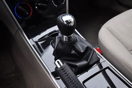 2011款马自达62.0L手动型导航限量版到店实拍