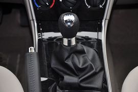 2011款马自达62.0L手动型导航限量版到店实拍
