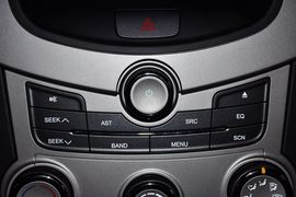 2012款奇瑞A3三厢1.6L