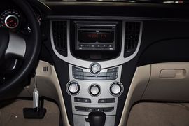 2012款奇瑞A3三厢1.6L