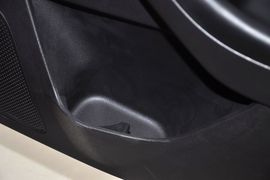 2012款福特福克斯两厢2.0L手自一体豪华运动型