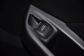 2012款福特福克斯两厢2.0L手自一体豪华运动型