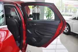 2012款福特福克斯两厢2.0L手自一体豪华运动型