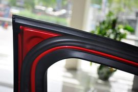 2012款福特福克斯两厢2.0L手自一体豪华运动型