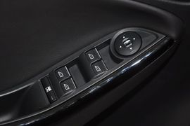 2012款福特福克斯两厢2.0L手自一体豪华运动型
