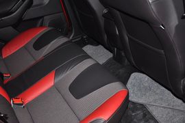 2012款福特福克斯两厢2.0L手自一体豪华运动型