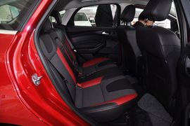 2012款福特福克斯两厢2.0L手自一体豪华运动型